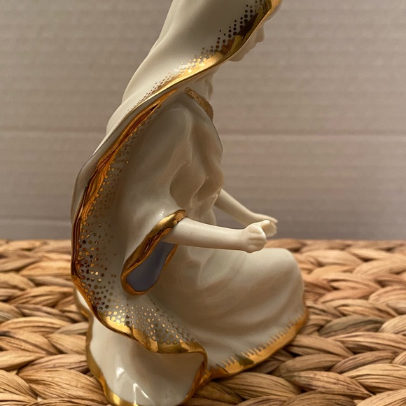 Lenox Mary First Blessing Nativity w/ Original Box and Styrofoam Case - Picture 5 of 12